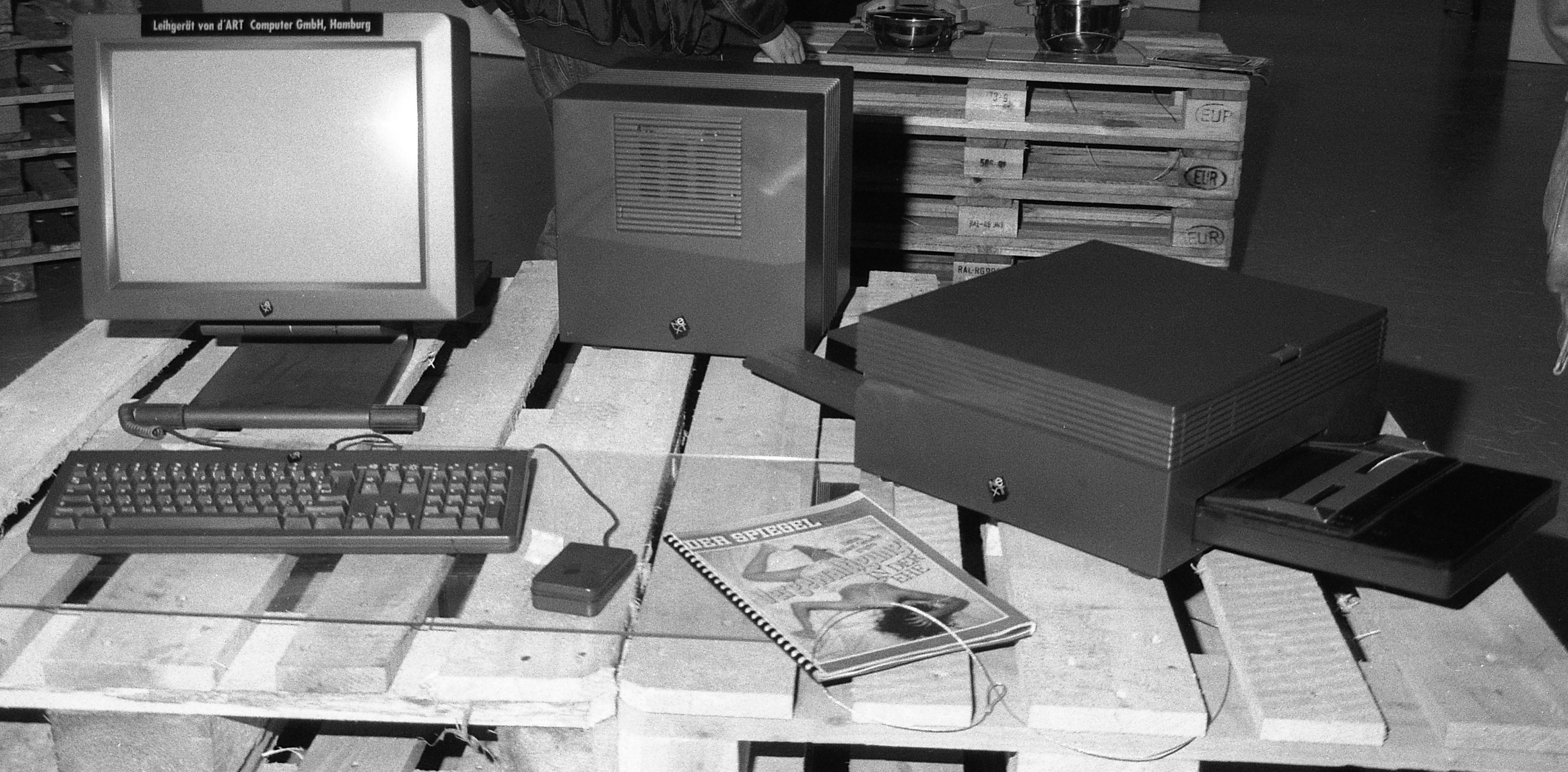 Третье поколение эвм фото. IBM 3 поколение. Четвертое поколение ЭВМ IBM PC. Компьютер третьего поколения ЭВМ. IBM 2 поколения.