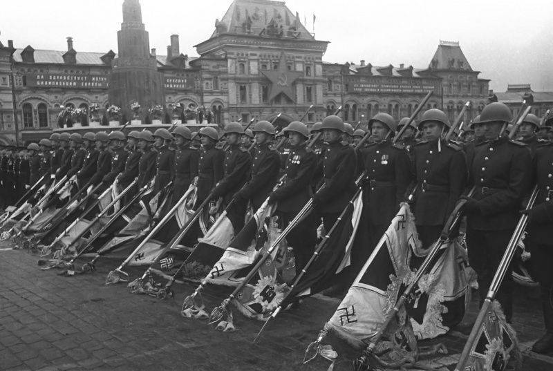 Картина парад победы 1945 года на красной площади в москве