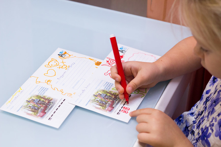 Игра писать письма. Письмо для детей. Письмо иллюстрация для детей. Ребенок пишет письмо. Ребенок пишет письмо рисунок.