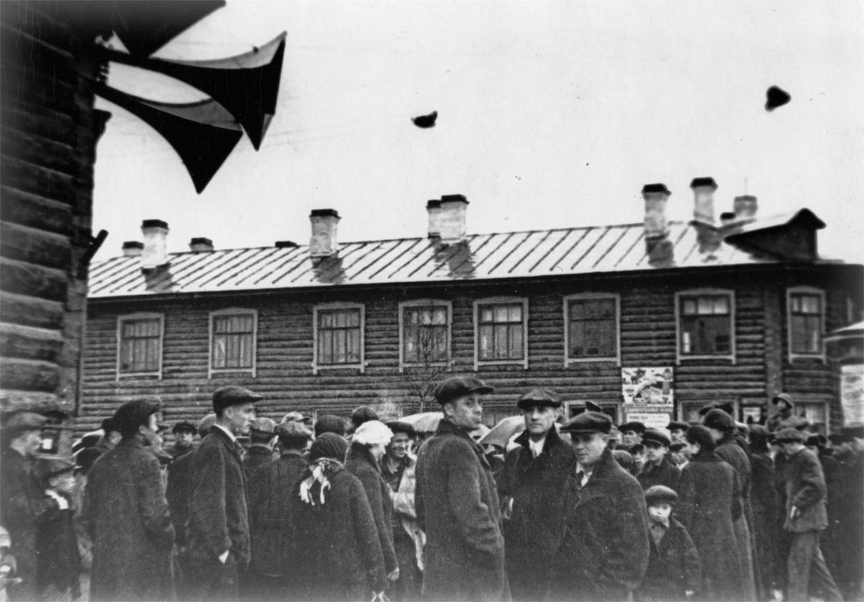 Каких годов призывали на фронт. Мурманск 1938. Мурманск в годы войны мобилизация. Очередь в военкомат 1941 год. Призывники Архангельск 1941.